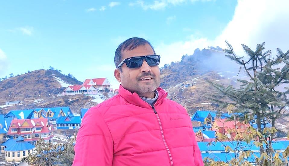 कागेश्वरी मनोहरा नगरपालिकाका प्रमुख प्रशासकीय अधिकृत मिश्रलाई उत्कृष्ट निजामती सेवा पुरस्कार