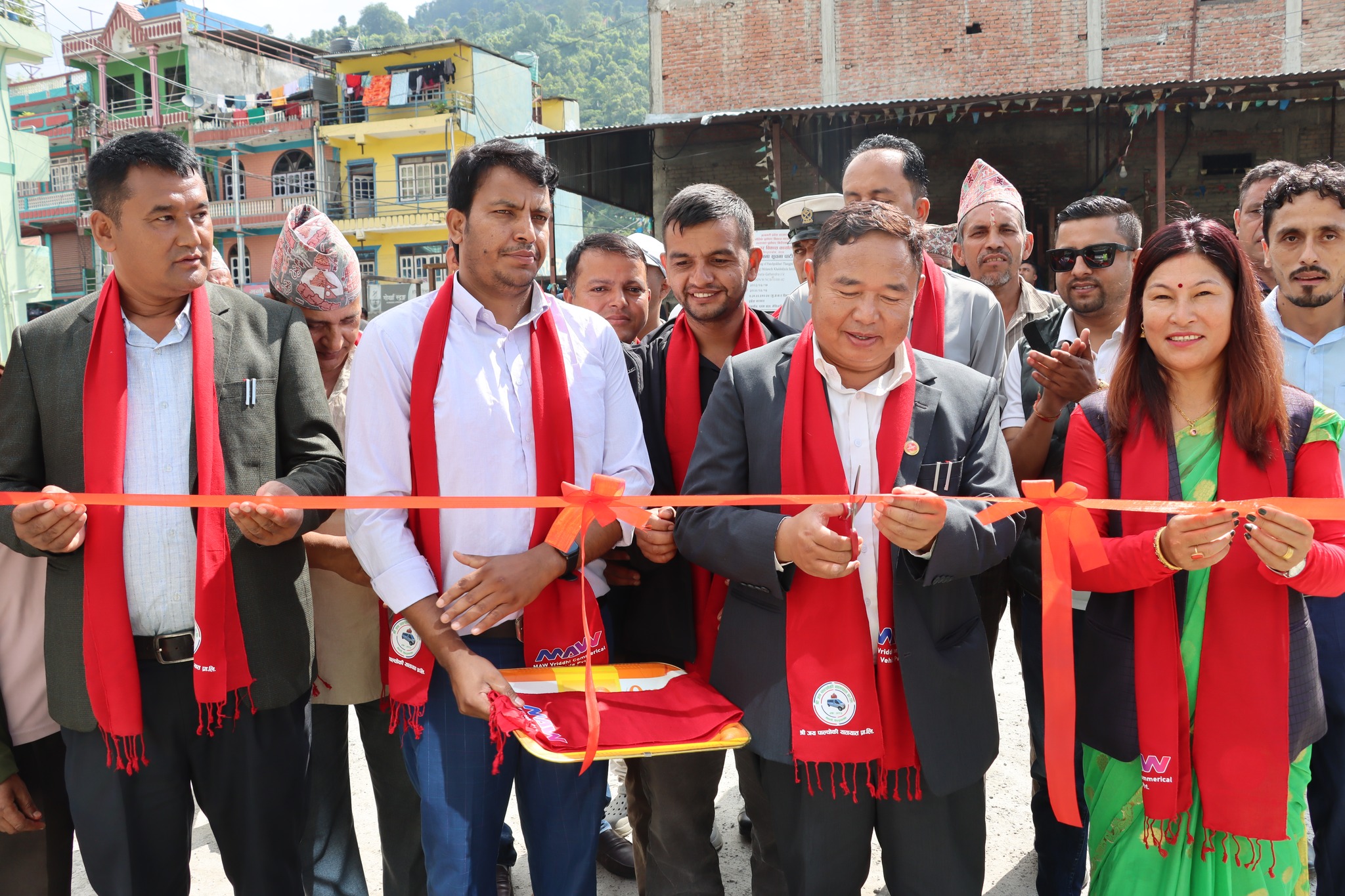 मेलम्चीमा विद्युतीय भ्यान सेवा सुरु, नगरप्रमुख आइतमान तामाङद्धारा उद्घाटन
