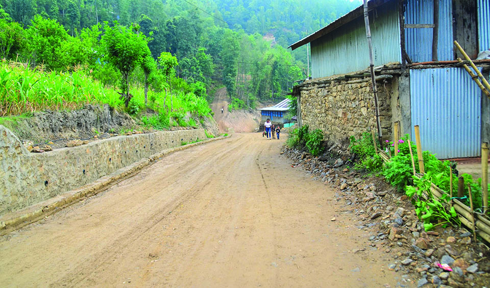 सडक पुगे तर गाउँ सुनसान : पूर्वाधारमुखी होइन उत्पादनमुखी विकास आवश्यक