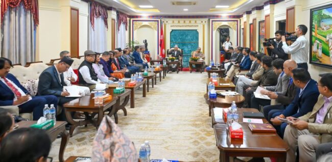 राष्ट्रपति र प्रधानमन्त्रीको दलहरूलाई सन्देश : चुनावमा सहभागी नभए विषम परिस्थिति आउँछ