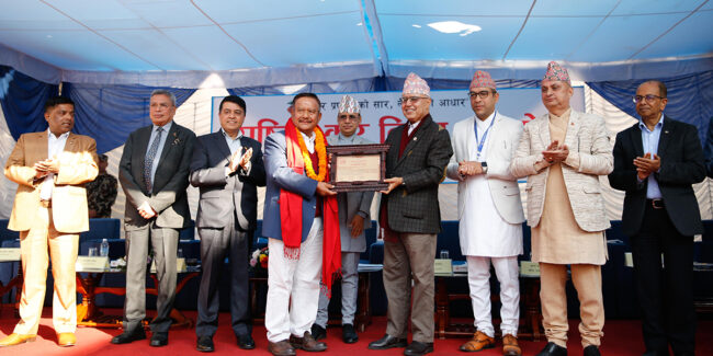 भाटभटेनी उत्कृष्ट करदाता घोषित, मीनबहादुर गुरुङ भन्छन् – ‘आगजनीलाई मीठो पीडा सम्झेर फेरि उठ्दैछु’